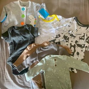 Brand new never worn baby clothes bundle!! A steal